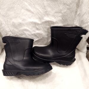 Red apple unisex rain boots size 9.5